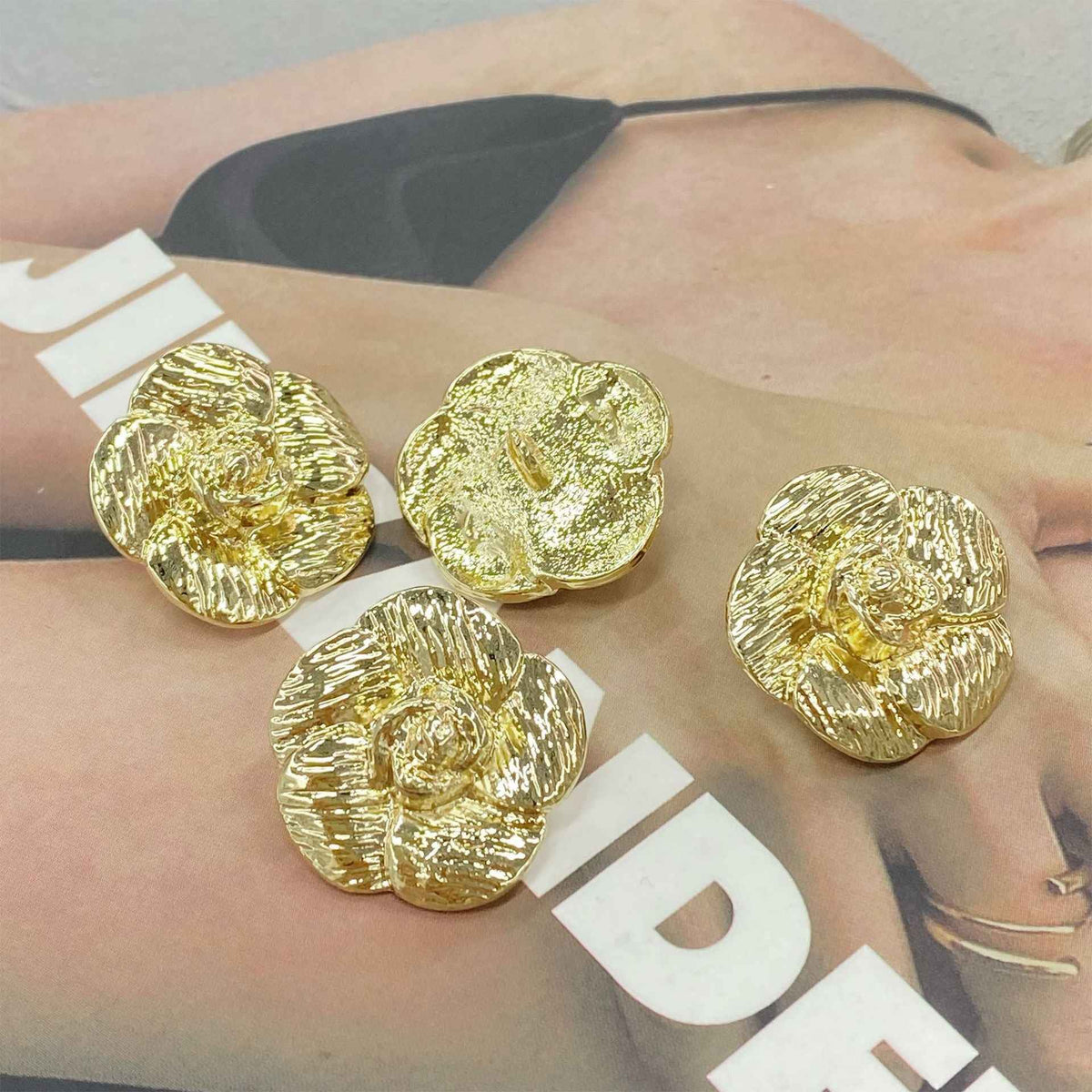 20/23mm 3D Five-Petal Flower Metal Shank Buttons 20pcs Gold