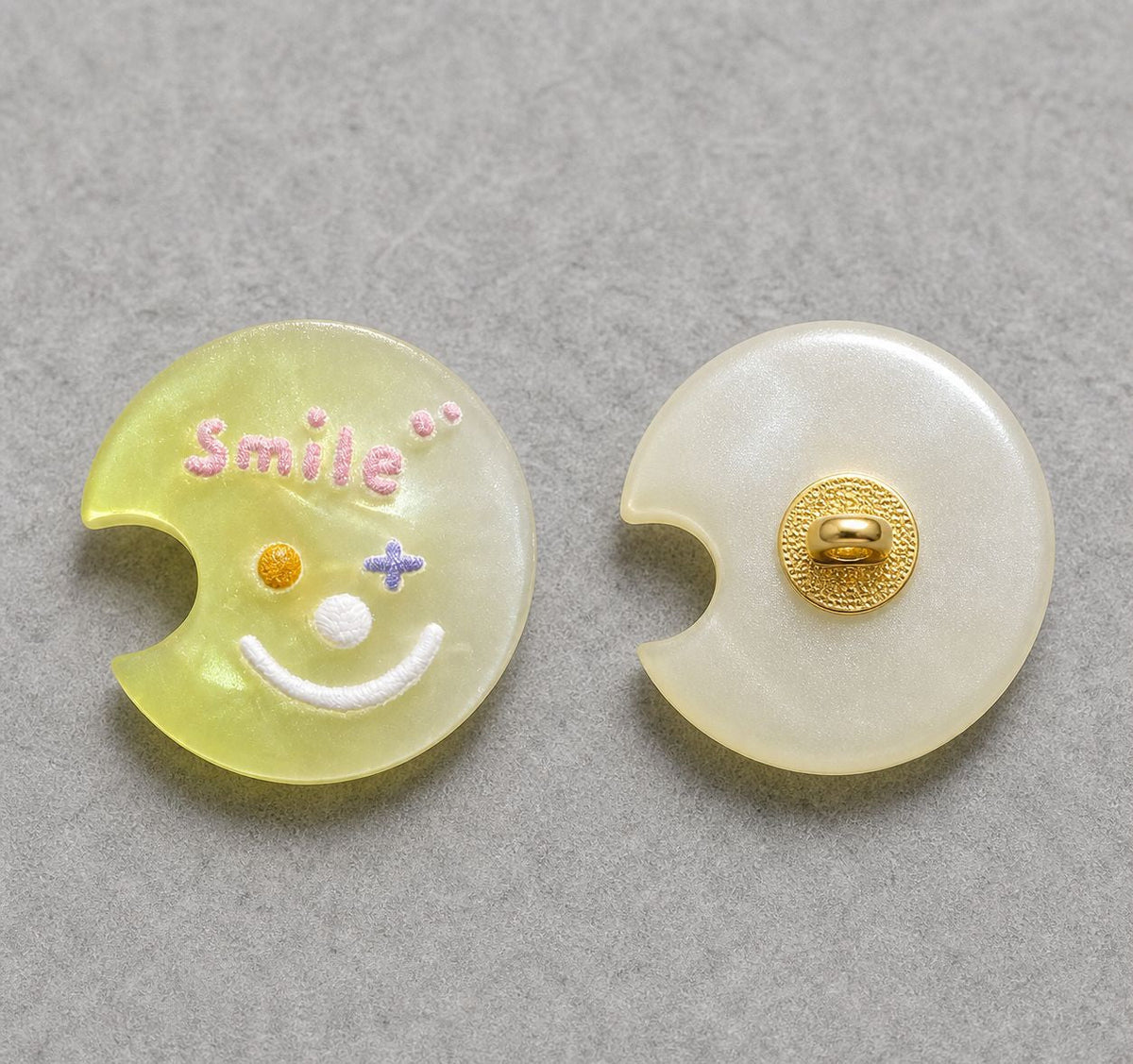 17mm Moon-Shaped Smiley Clown Resin Shank Buttons – 20pcs Yellow