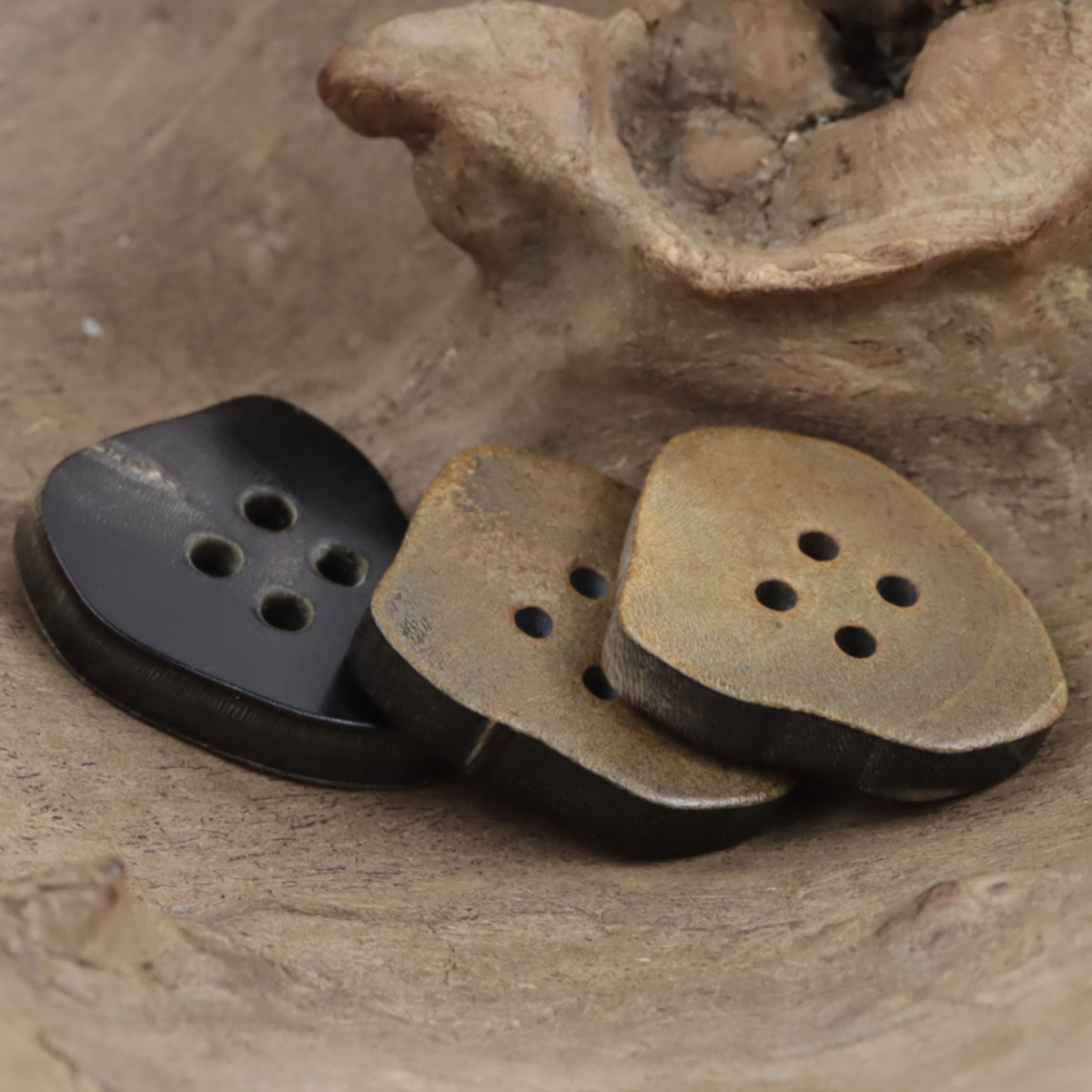 Irregular Diamond-Shaped Burnished Vintage Natural Horn Buttons,10pcs