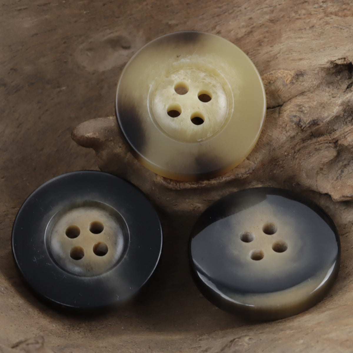 Classic Wide-Edged Resin Buttons Imitating Horn Pattern,50pcs