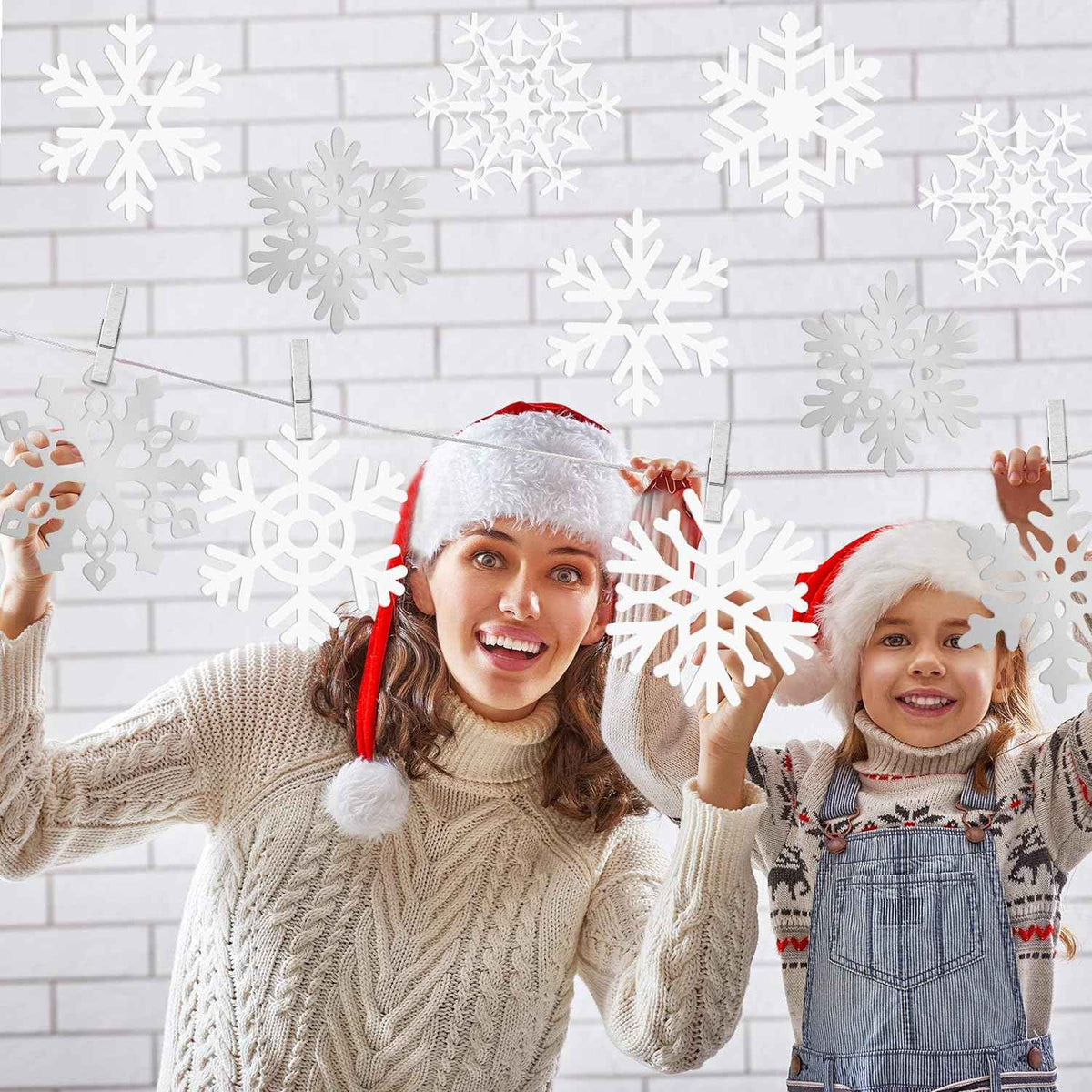45 piezas de recortes de papel de copo de nieve de Navidad de invierno con puntos de pegamento